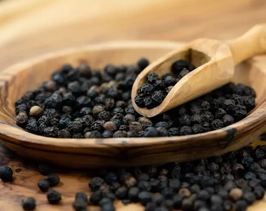 Pepper Whole - Black